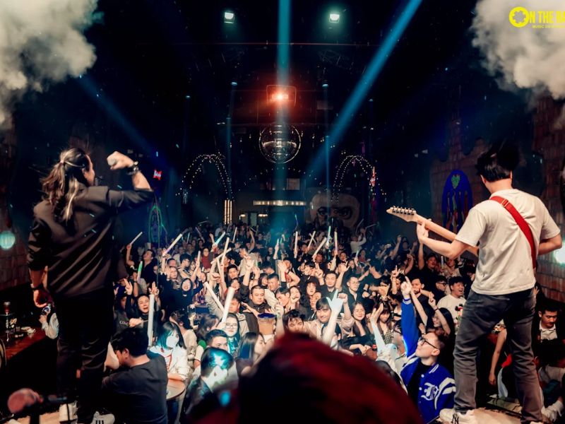 Top 10 quán bar Đà Nẵng nổi tiếng để chill và quẩy về đêm 10