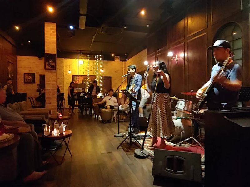 Top 10 quán bar Đà Nẵng nổi tiếng để chill và quẩy về đêm 7