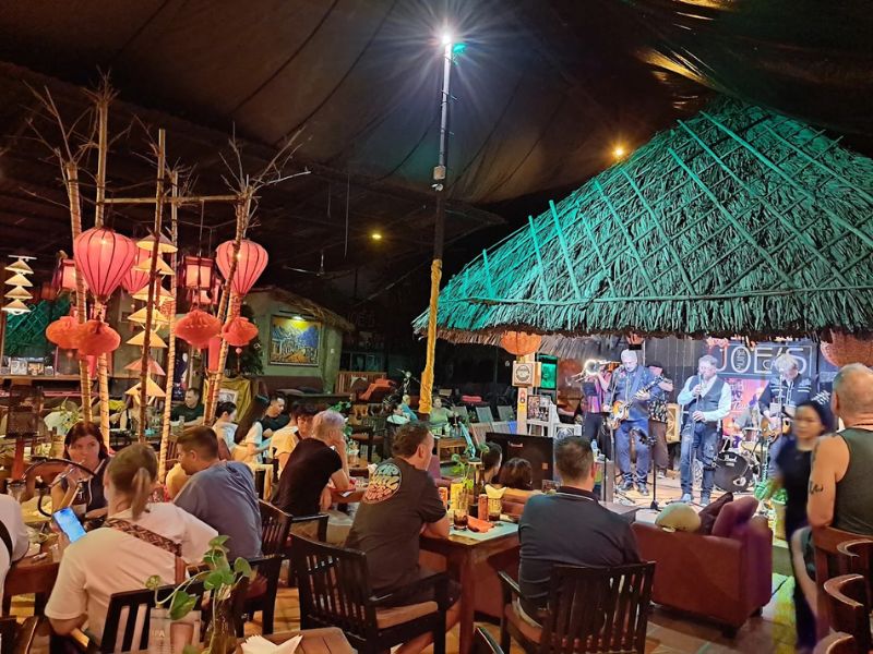 9 quán cafe Mũi Né có không gian ấn tượng, view biển cực chill 5