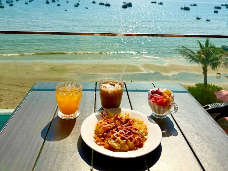 9 quán cafe Mũi Né có không gian ấn tượng, view biển cực chill 10