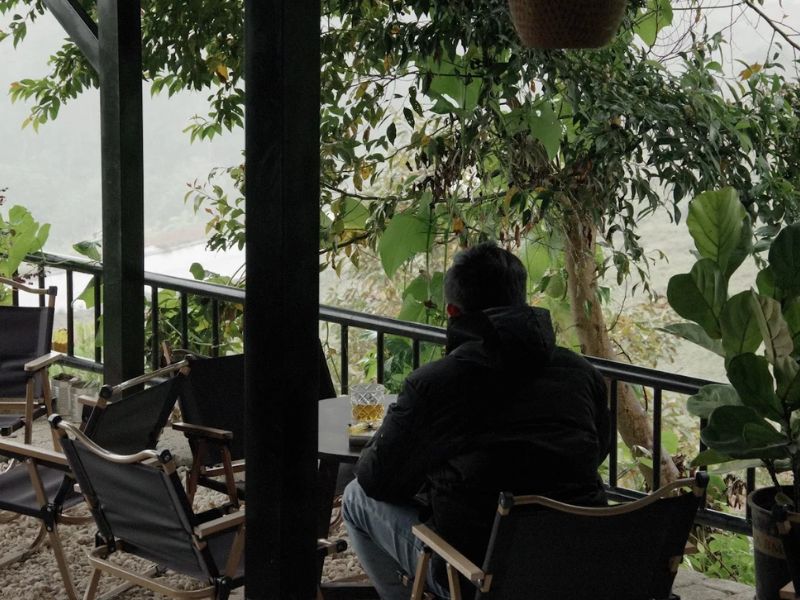 Top 8 quán cafe săn mây Măng Đen view núi rừng cực chill 6