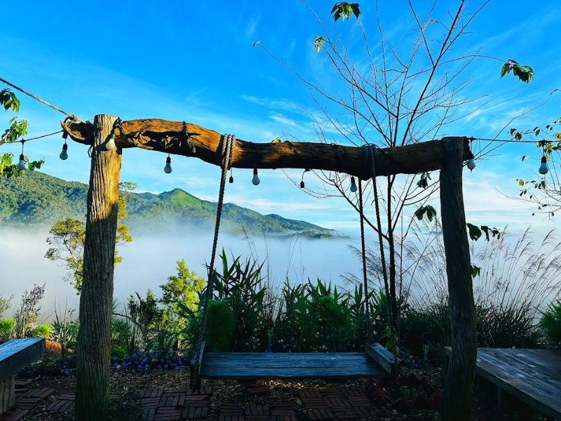 Top 8 quán cafe săn mây Măng Đen view núi rừng cực chill 3