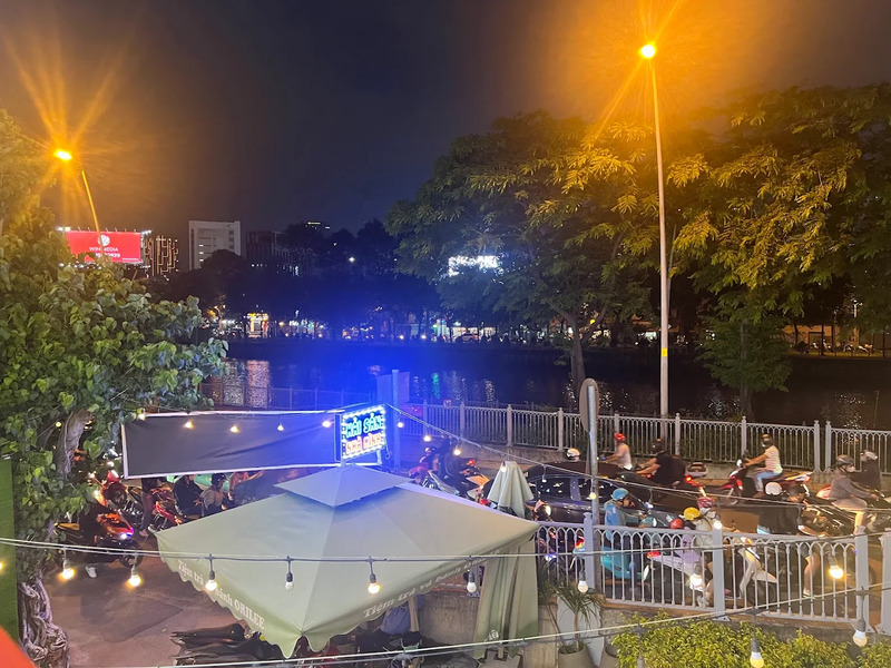 Mách bạn 8 quán nhậu bờ kè cực chill để tụ họp bạn bè 6