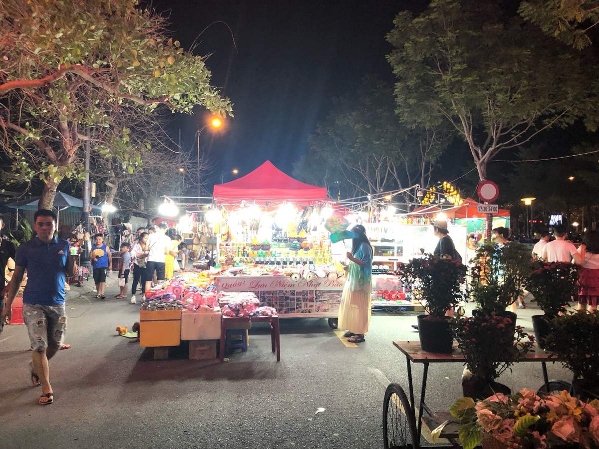 Quẩy hết mình tại 5 khu chợ đêm Đà Nẵng nhộn nhịp không bao giờ ngủ 12