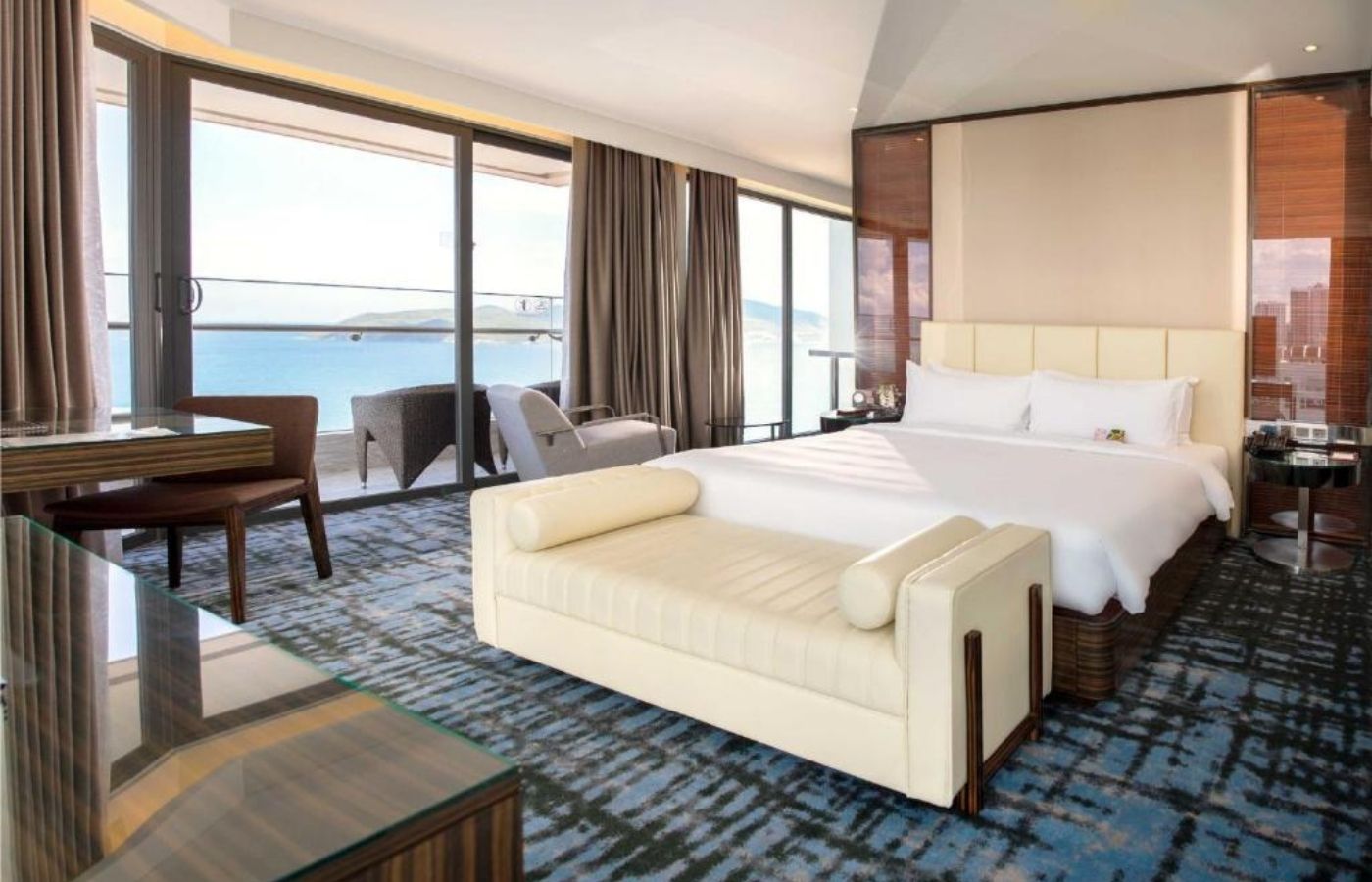 Queen Ann Nha Trang- Top 10 khách sạn 5 sao sang trọng ở Nha Trang 8