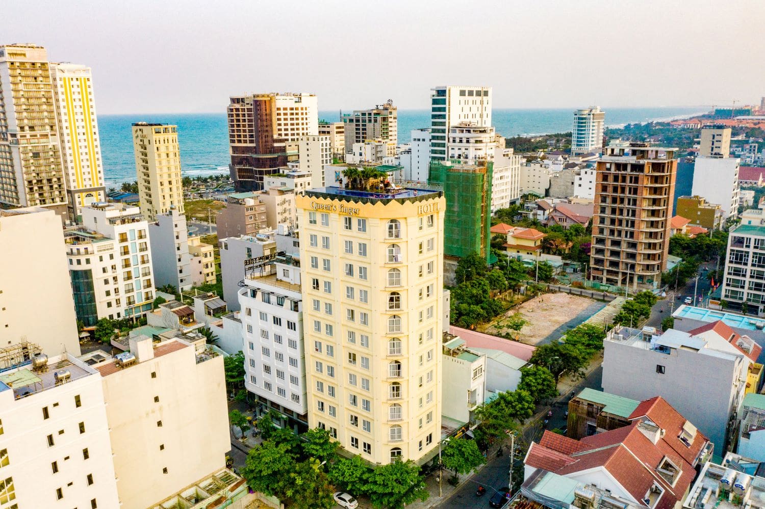 Queen's Finger Hotel Da Nang, chiếc vương miện vàng của thành phố biển 2