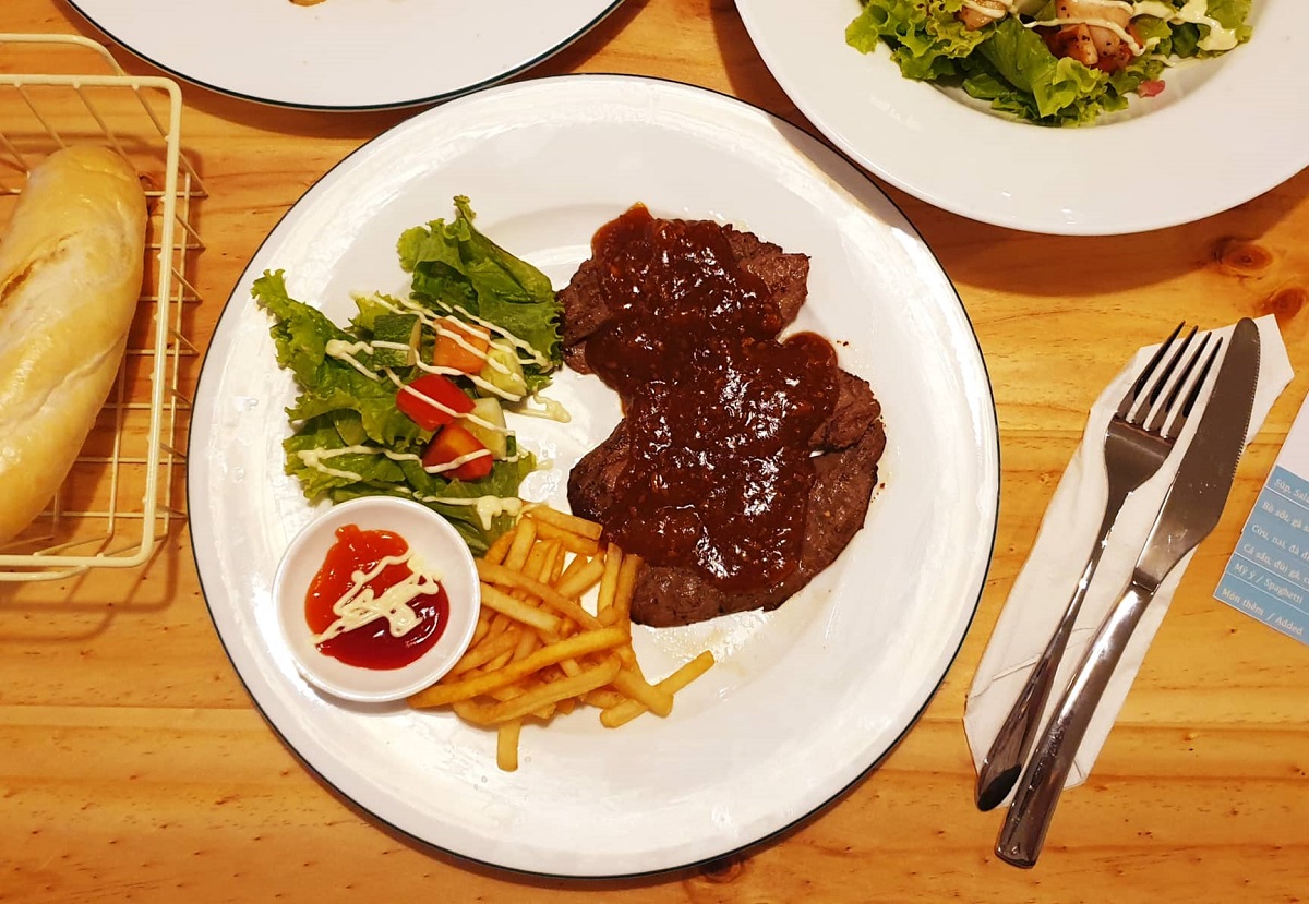 Retro Steak Vũng Tàu - Nhà hàng steak mang phong cách cổ điển 8