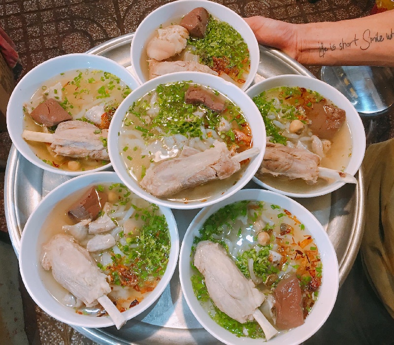 Review bánh canh cây Bùi Hữu Nghĩa đông khách Quận 5