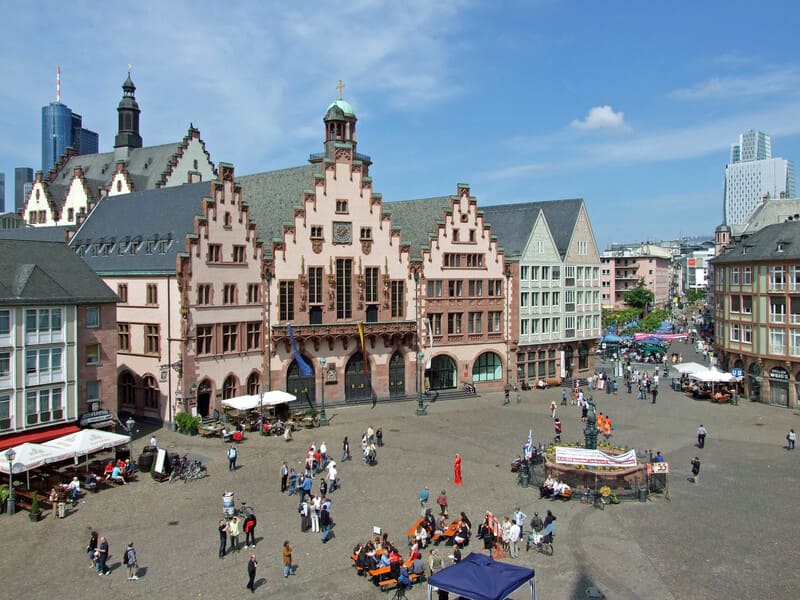 Lạc giữa Quảng trường Romerberg, kỳ quan miền Frankfurt 2