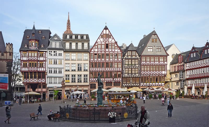 Lạc giữa Quảng trường Romerberg, kỳ quan miền Frankfurt 3
