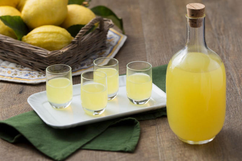 Thường thức rượu Limoncello thơm ngon đến từ nước Ý 2