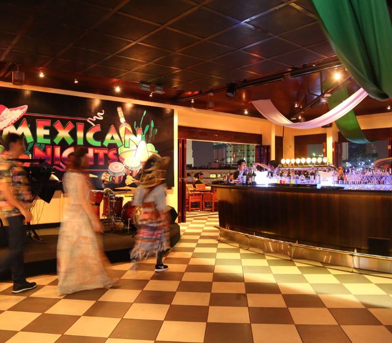 Saigon Saigon Rooftop Bar: Nơi lưu giữ lịch sử Sài Gòn 3