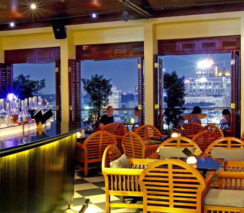 Saigon Saigon Rooftop Bar: Nơi lưu giữ lịch sử Sài Gòn 5