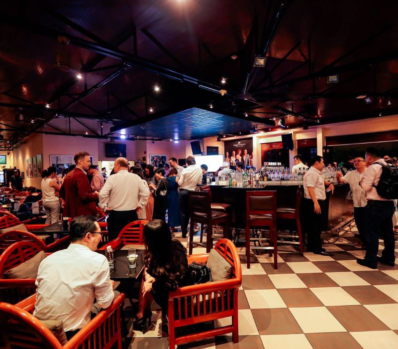 Saigon Saigon Rooftop Bar: Nơi lưu giữ lịch sử Sài Gòn 4