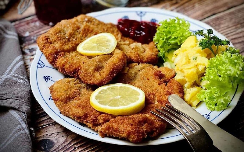 Khám phá món thịt chiên Schnitzel kinh điển của Đức và Áo 2