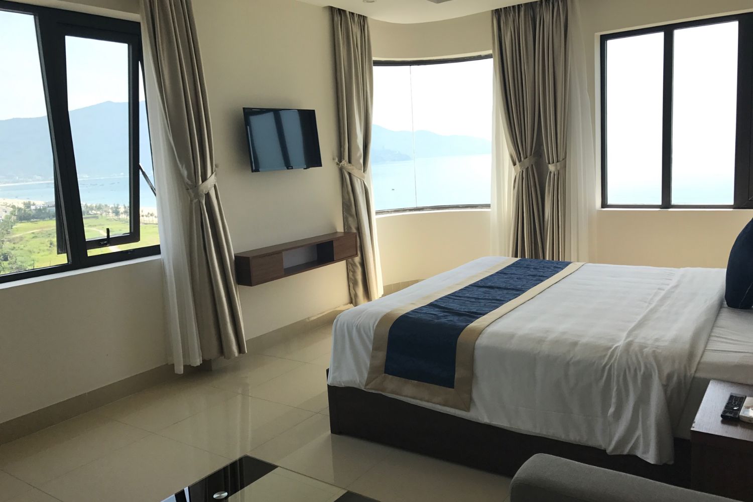 Seven Sea Hotel Da Nang với tầm nhìn trọn vẹn từ Sông, Núi, Biển, Cát 4