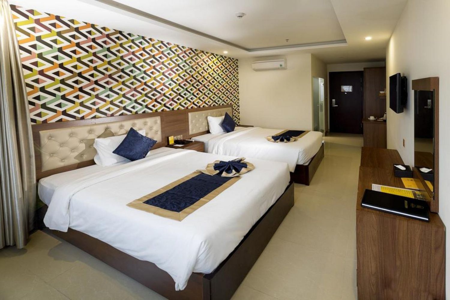 Seven Sea Hotel Da Nang với tầm nhìn trọn vẹn từ Sông, Núi, Biển, Cát 6