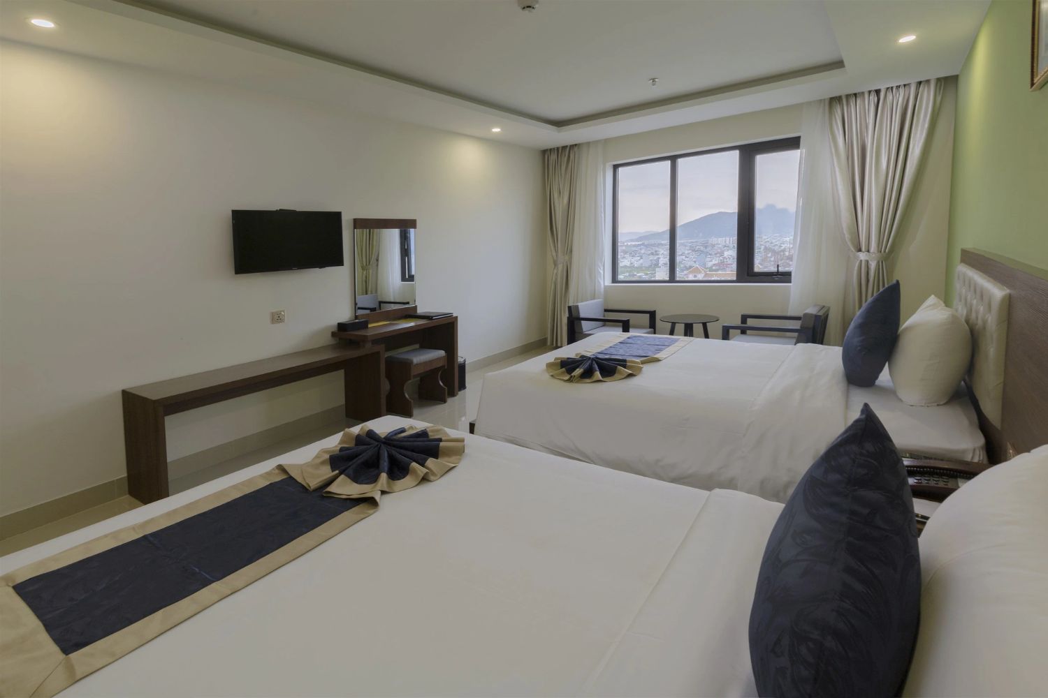 Seven Sea Hotel Da Nang với tầm nhìn trọn vẹn từ Sông, Núi, Biển, Cát 9