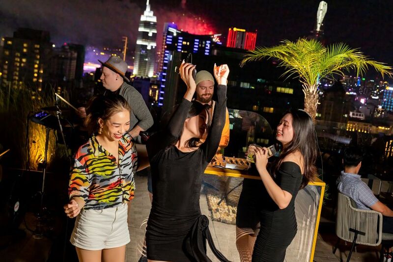Shri Lifestyle Dining: Nhà hàng rooftop đẳng cấp giữa lòng Sài Gòn 7