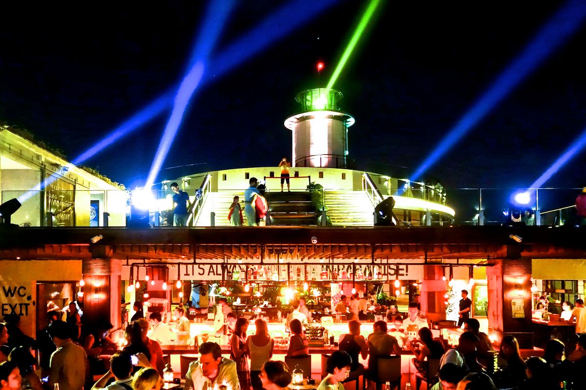 Skylight Nha Trang - 'Quẩy' cực đã tại quán bar view xịn sò nơi thành phố biển 2