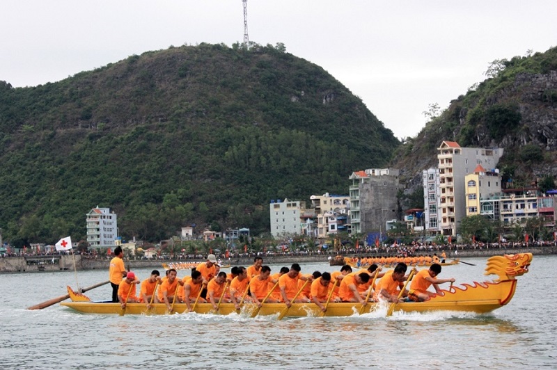 Sôi nổi Lễ hội đua thuyền Hải Phòng trên dòng sông Hòn Ngọc