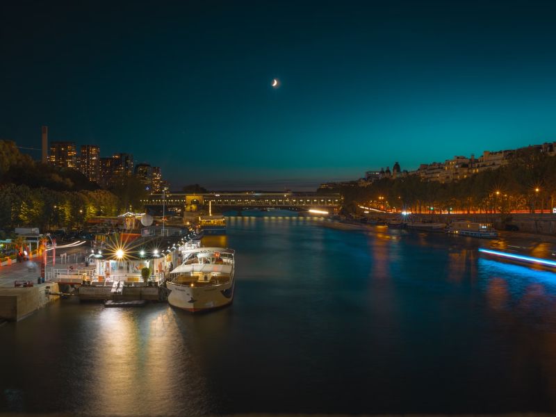 Vi vu trên dòng sông Seine thơ mộng giữa kinh đô Paris 4