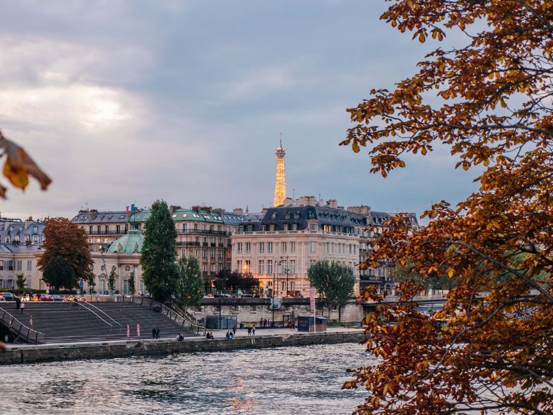 Vi vu trên dòng sông Seine thơ mộng giữa kinh đô Paris 5