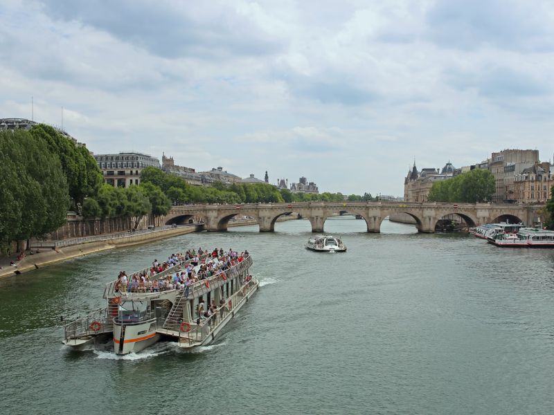 Vi vu trên dòng sông Seine thơ mộng giữa kinh đô Paris 6