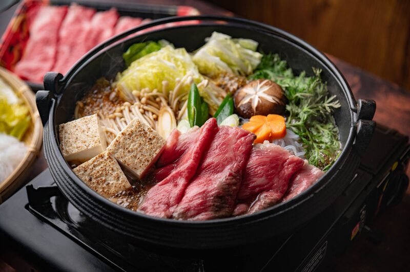 Khám phá sukiyaki, cách ăn và biến thể giữa Kanto và Kansai 2