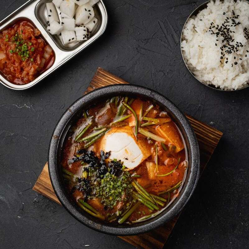 Sundubu Jjigae: Món canh đậu phụ non nổi tiếng xứ kim chi 3