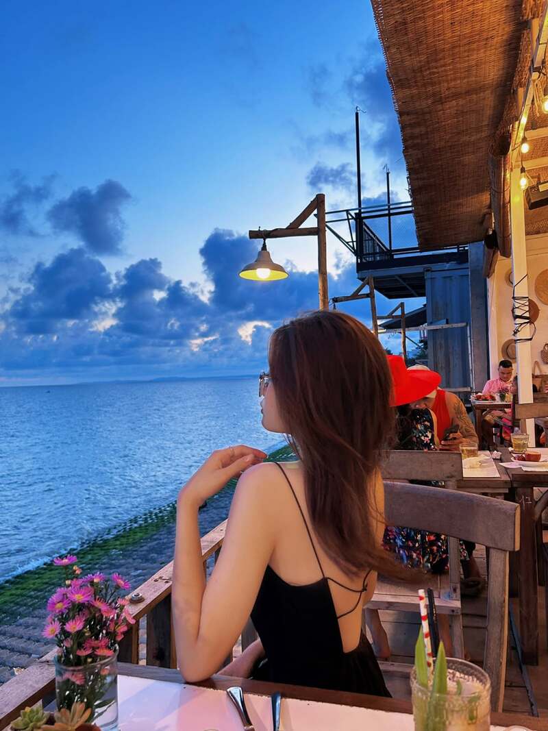 Ghé thăm Sunset On The Beach, thưởng thức bữa sáng view biển cực chill 10