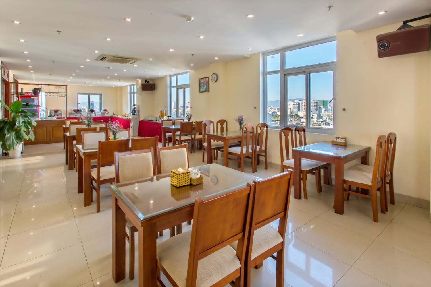 SUNVIEW Hotel đem lại sự bình yên cạnh bên bãi biển Mỹ Khê xinh đẹp 10