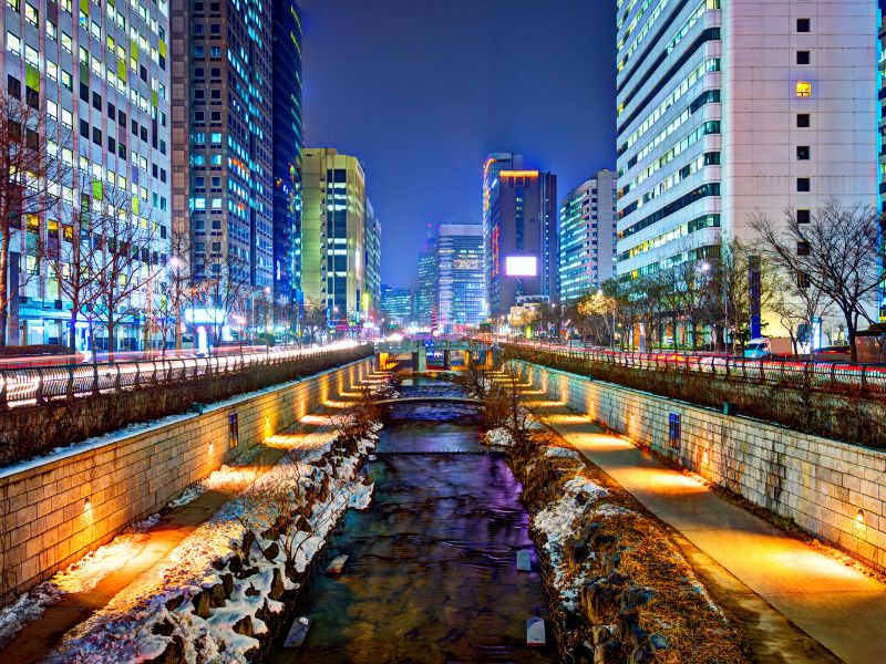 Khám phá suối Cheonggyecheon, ốc đảo xanh mát giữa lòng Seoul 2