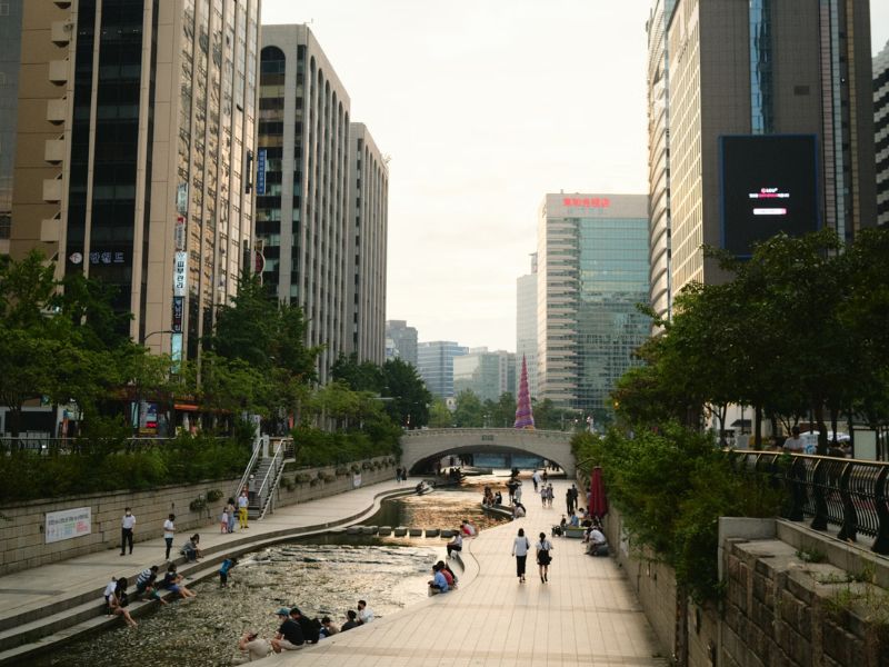 Khám phá suối Cheonggyecheon, ốc đảo xanh mát giữa lòng Seoul 6