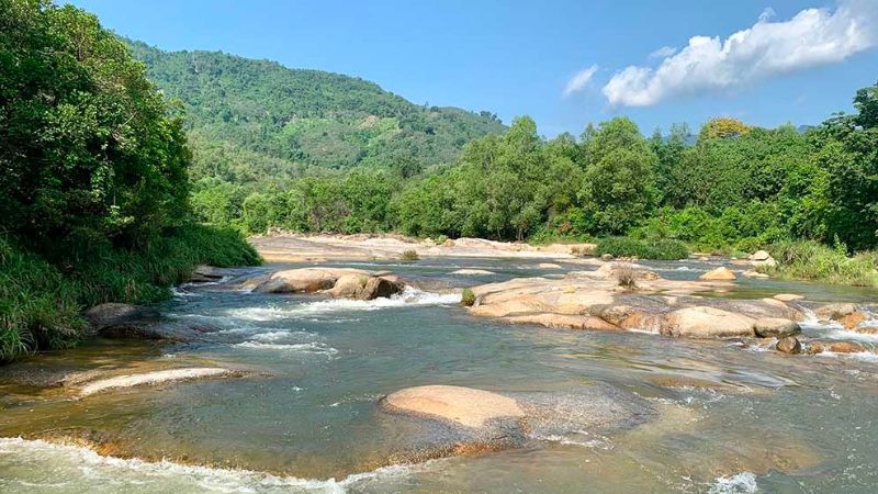 Ghé suối Đá Giăng tránh nóng, đổi gió dịp cuối tuần 3