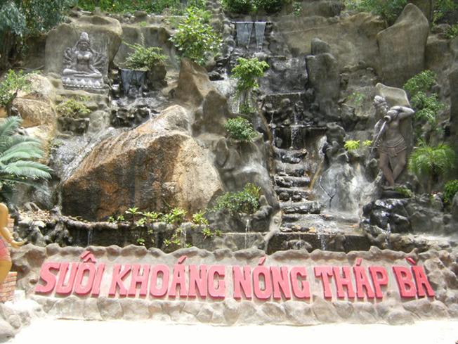Suối khoáng nóng Tháp Bà Nha Trang - Thiên đường thư giãn vạn người mê 2