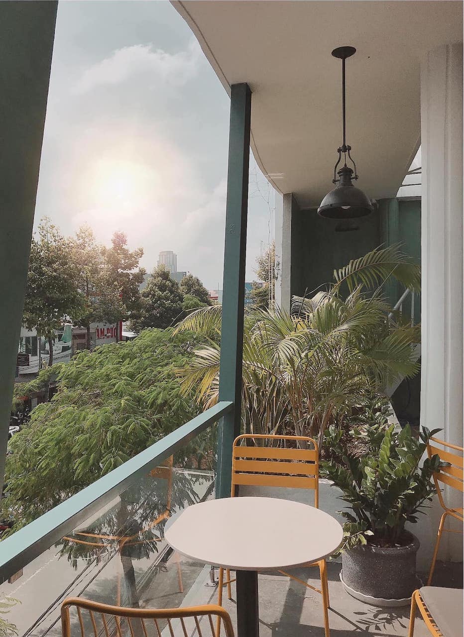 Tận hưởng không gian xanh với vẻ đẹp hiện đại tại Quán The Kantho Coffee 10