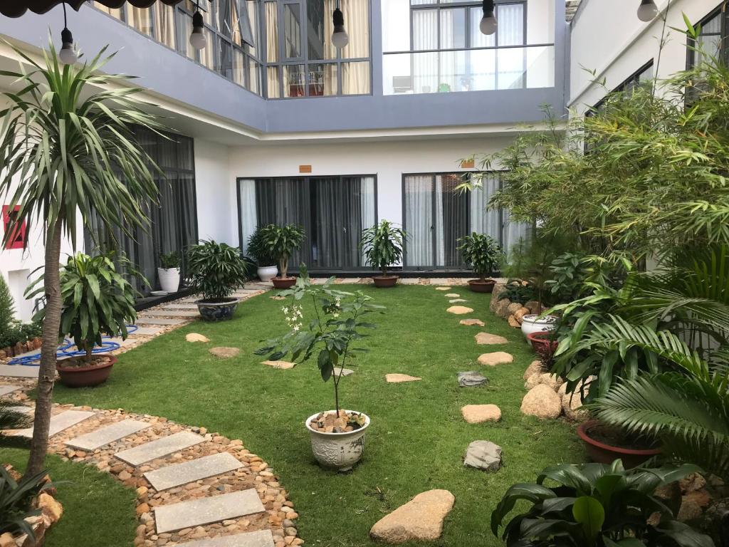 Tận hưởng thiên nhiên ngay trong khuôn viên LiLy Apartment 19