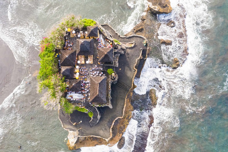 Đền Tanah Lot bên vách đá linh thiêng nhìn ra biển lớn tại Bali 3