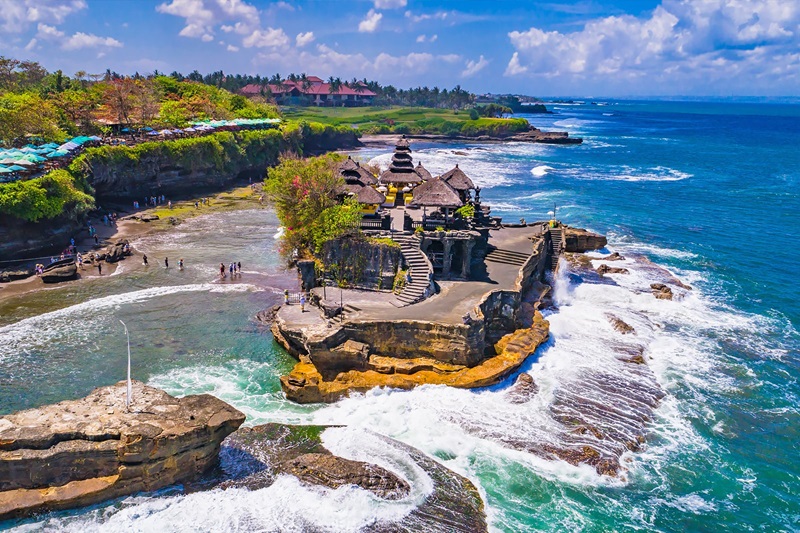 Đền Tanah Lot Bên Vách đá Linh Thiêng Nhìn Ra Biển Lớn Tại Bali 5957