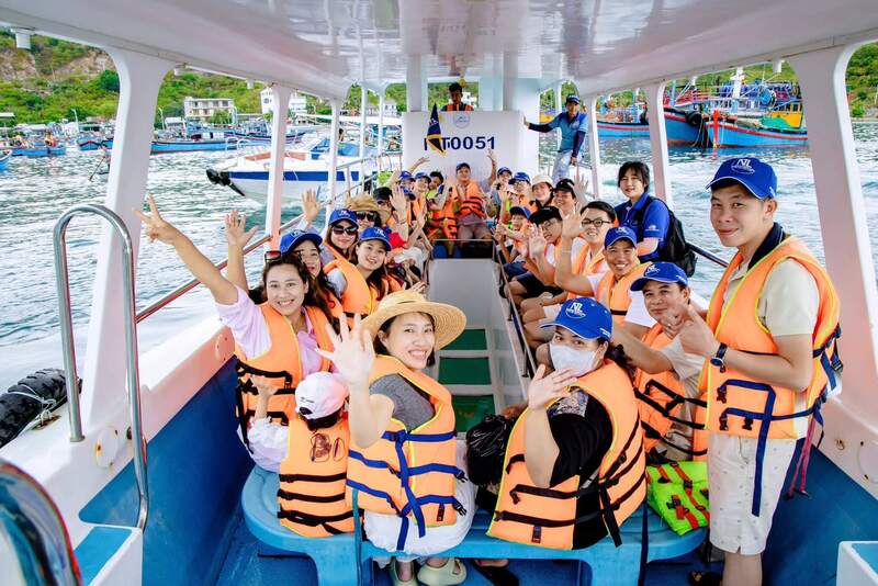 Trải nghiệm tàu đáy kính Vĩnh Hy, khám phá vẻ đẹp đại dương 6