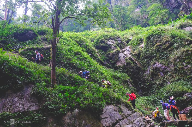 Khám phá thác Ong Chúa kỳ vĩ trên đường leo núi Nhìu Cồ San 3