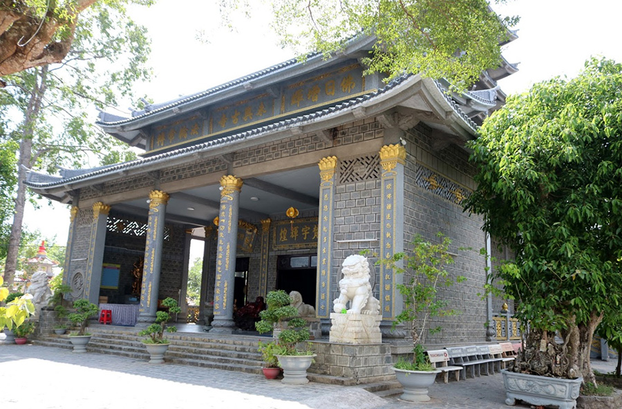 Thăm chùa Vĩnh Hưng chiêm ngưỡng kiến trúc đá nguyên khối độc nhất vô nhị 5