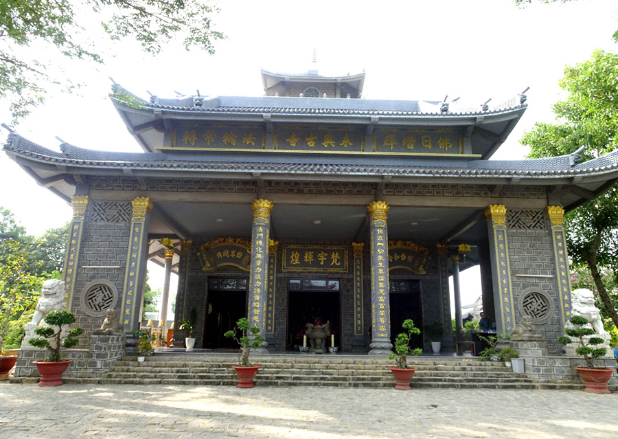 Thăm chùa Vĩnh Hưng chiêm ngưỡng kiến trúc đá nguyên khối độc nhất vô nhị 6