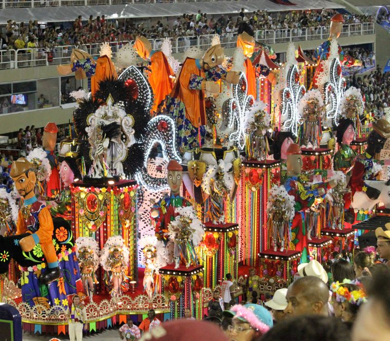 Tham gia Lễ hội Rio Carnival đầy màu sắc lớn nhất Brazil