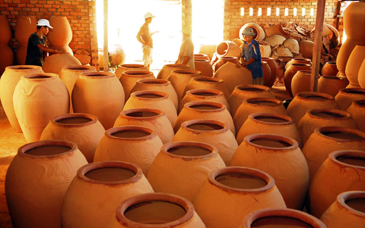 Tham quan Lò lu Đại Hưng chuyên sản xuất gốm thủ công cổ nhất Bình Dương 4