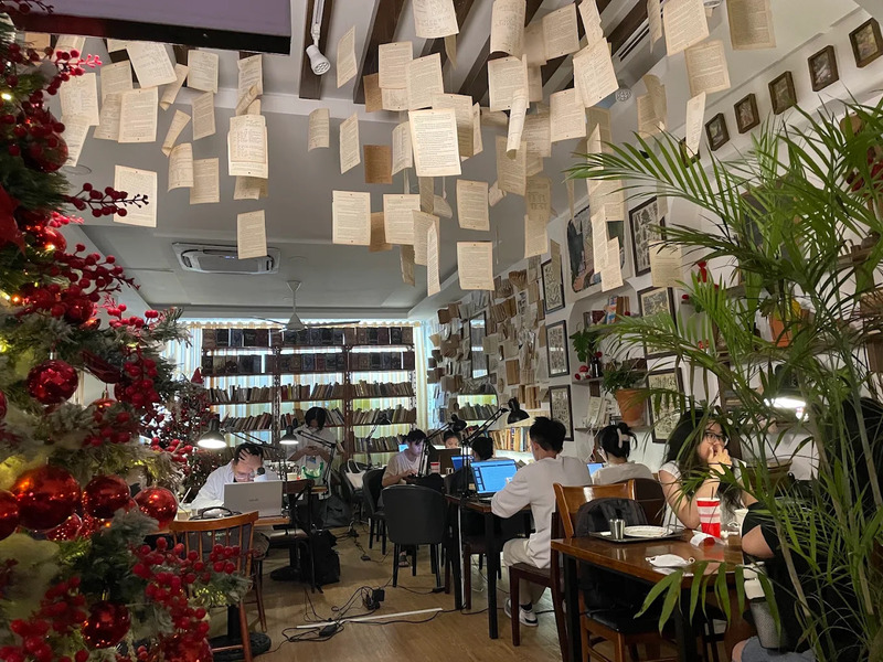 Review Thành Coffee, thư viện không ngủ đêm giữa lòng Sài Gòn 3
