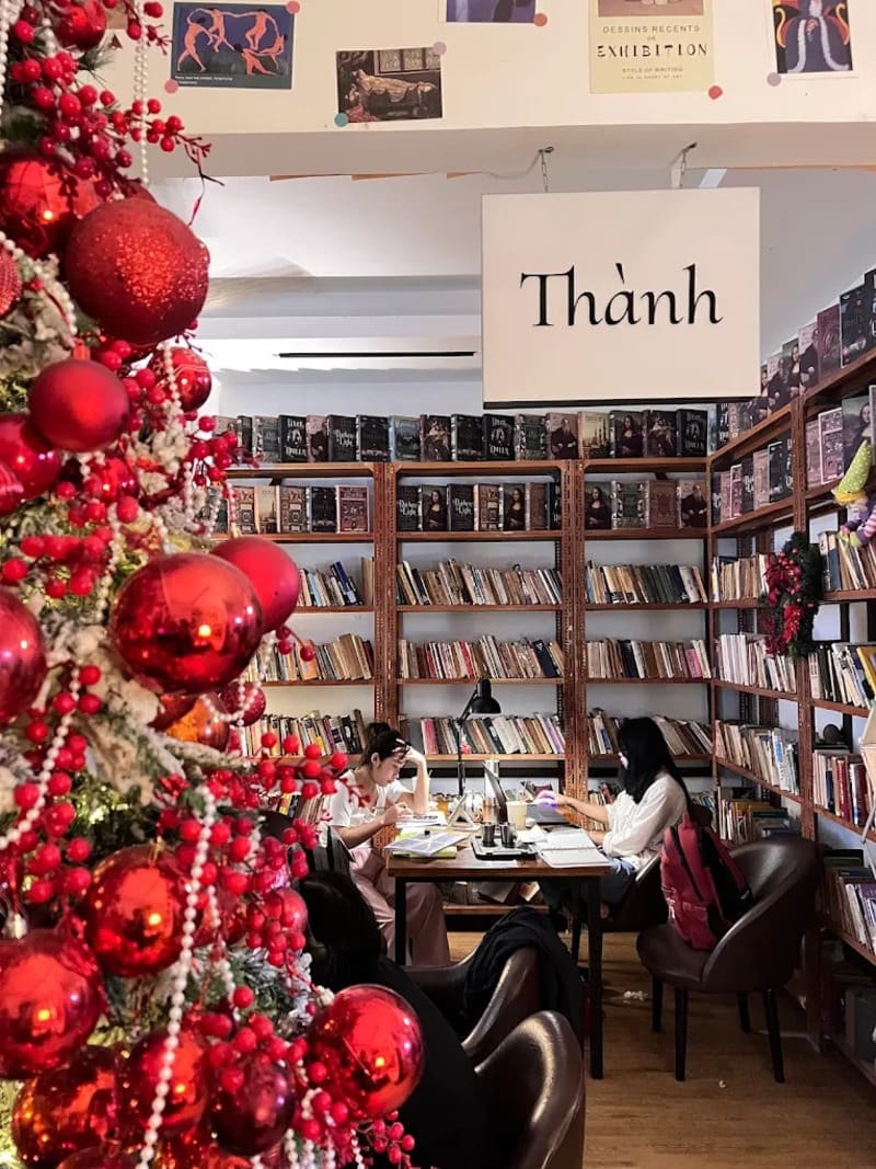 Review Thành Coffee, thư viện không ngủ đêm giữa lòng Sài Gòn 4