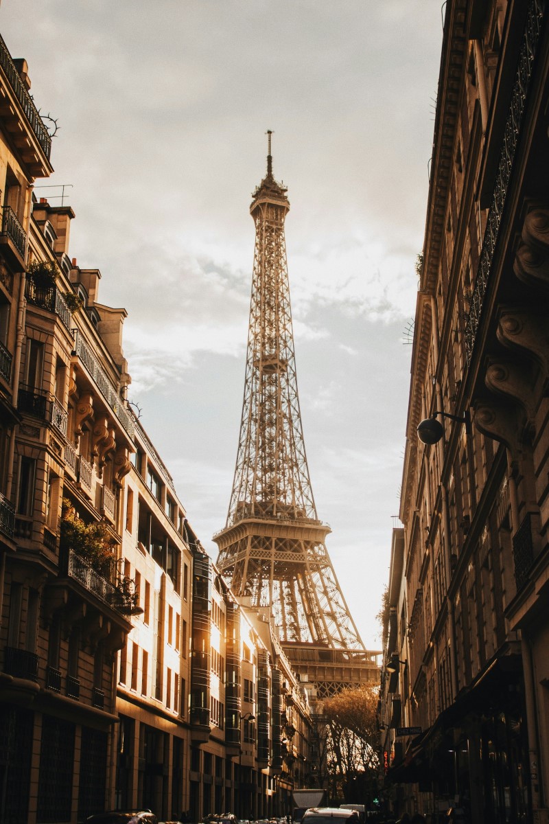 Tháp Eiffel vươn mình nơi Paris hoa lệ 11