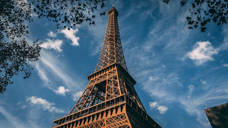 Tháp Eiffel vươn mình nơi Paris hoa lệ 6